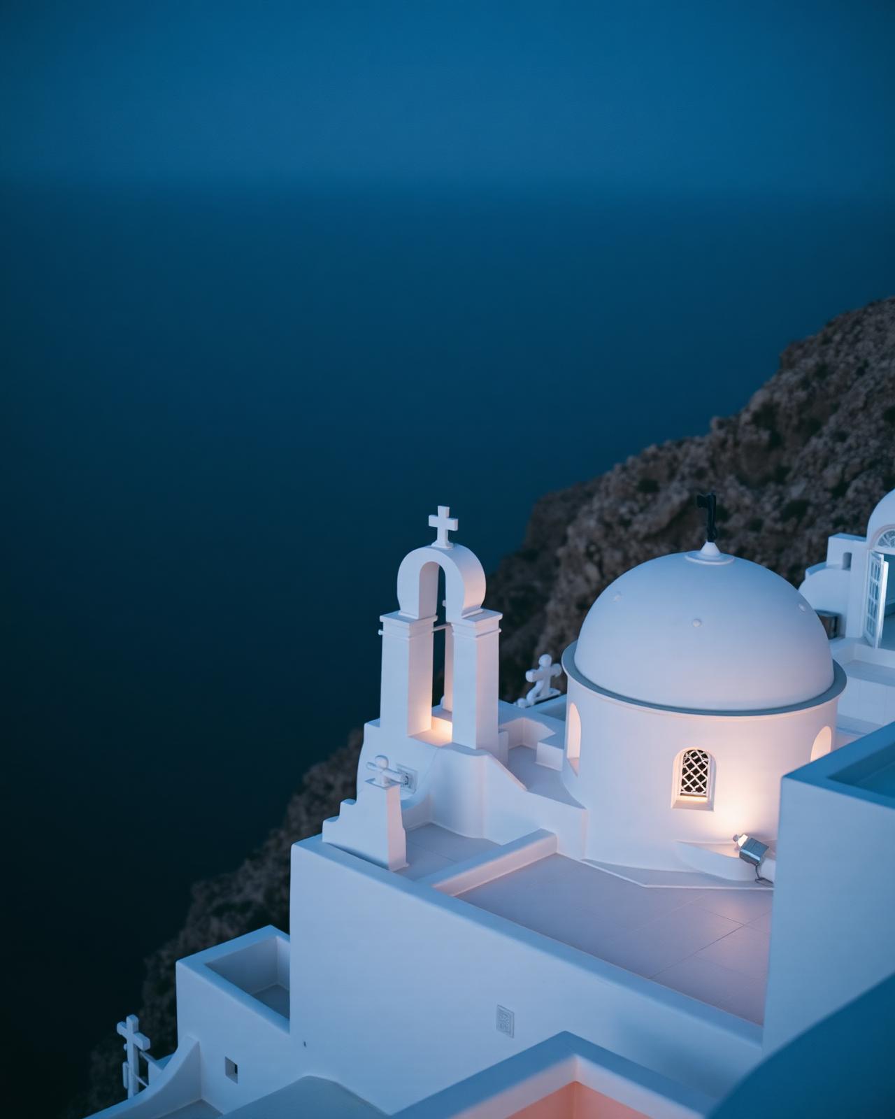 Santorini, la ora când totul devine albastru